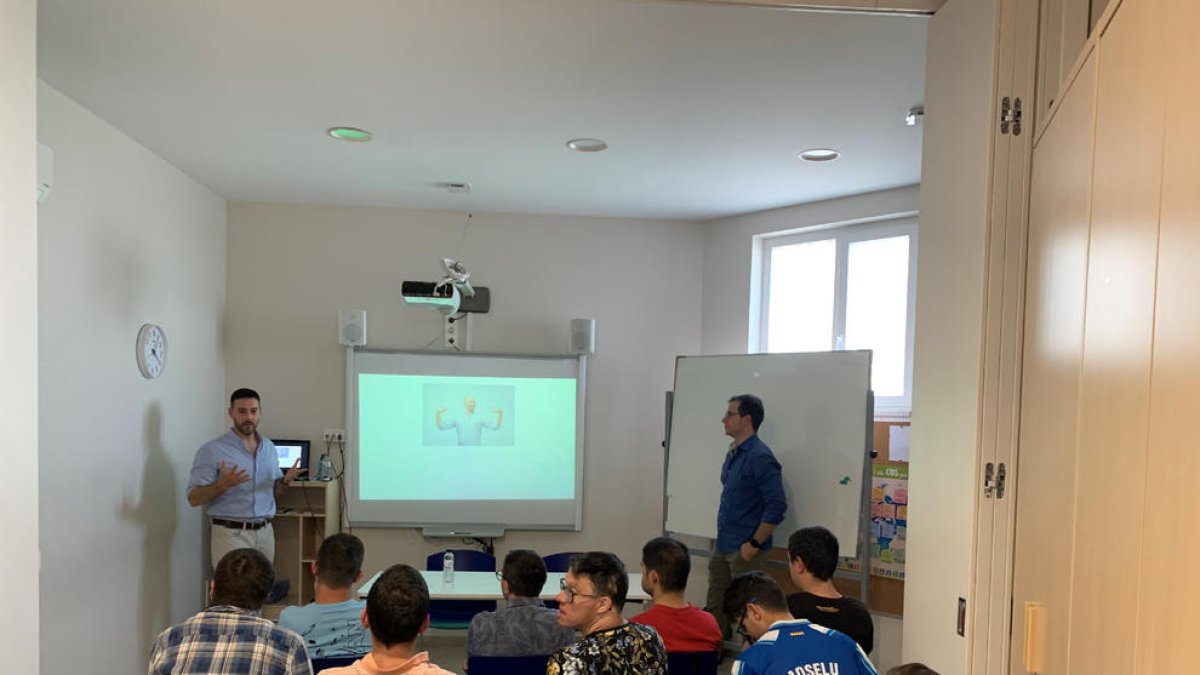 Taller impartido ayer a usuarios de la Associació Down Lleida.