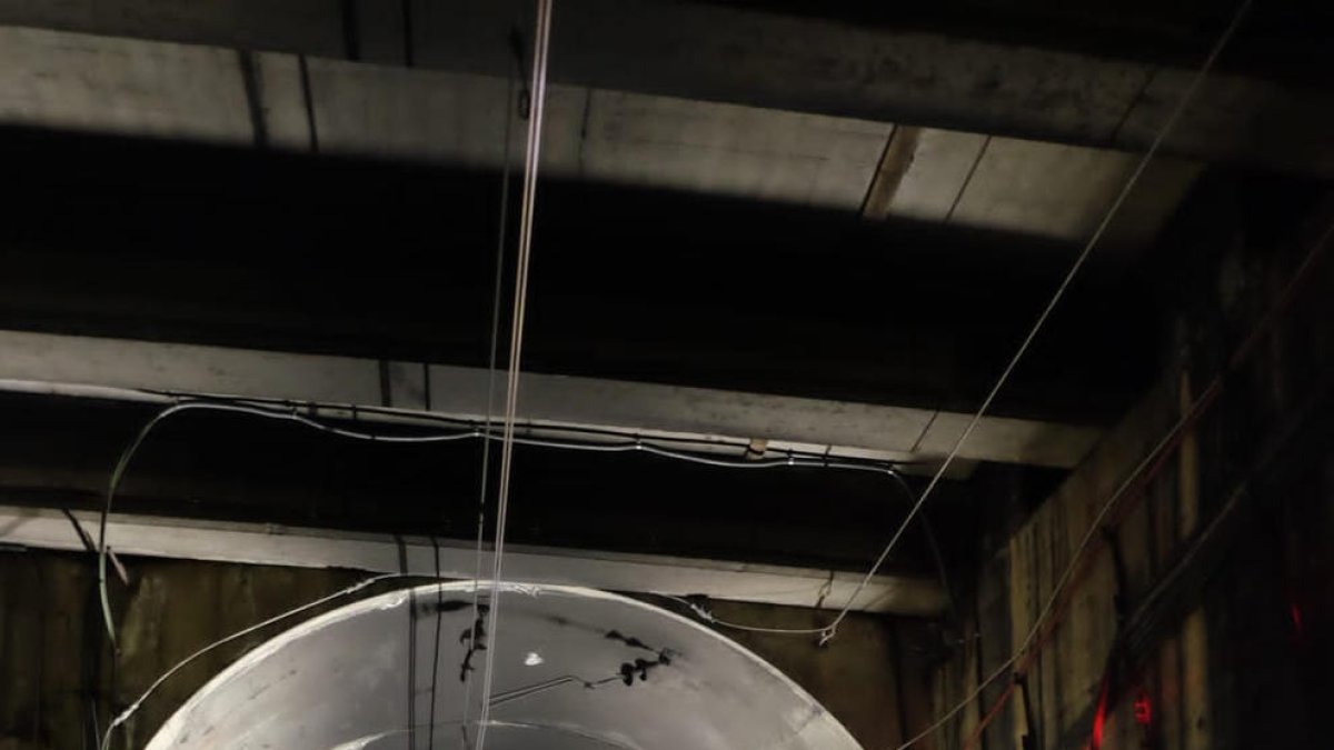Agents de la Urbana i els Mossos, ahir al túnel de l’AVE.