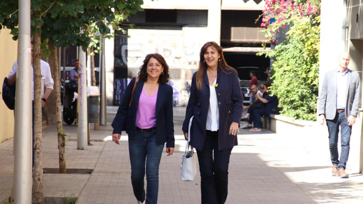 Anna Erra y Laura Borràs llegaron juntas ayer a la reunión de la ejecutiva de Junts en Barcelona.