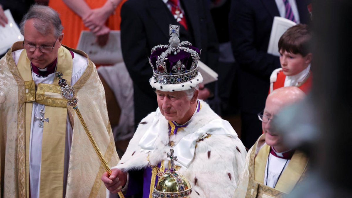 Carles d’Anglaterra, després de ser coronat a la cerimònia solemne a l’Abadia de Westminster.