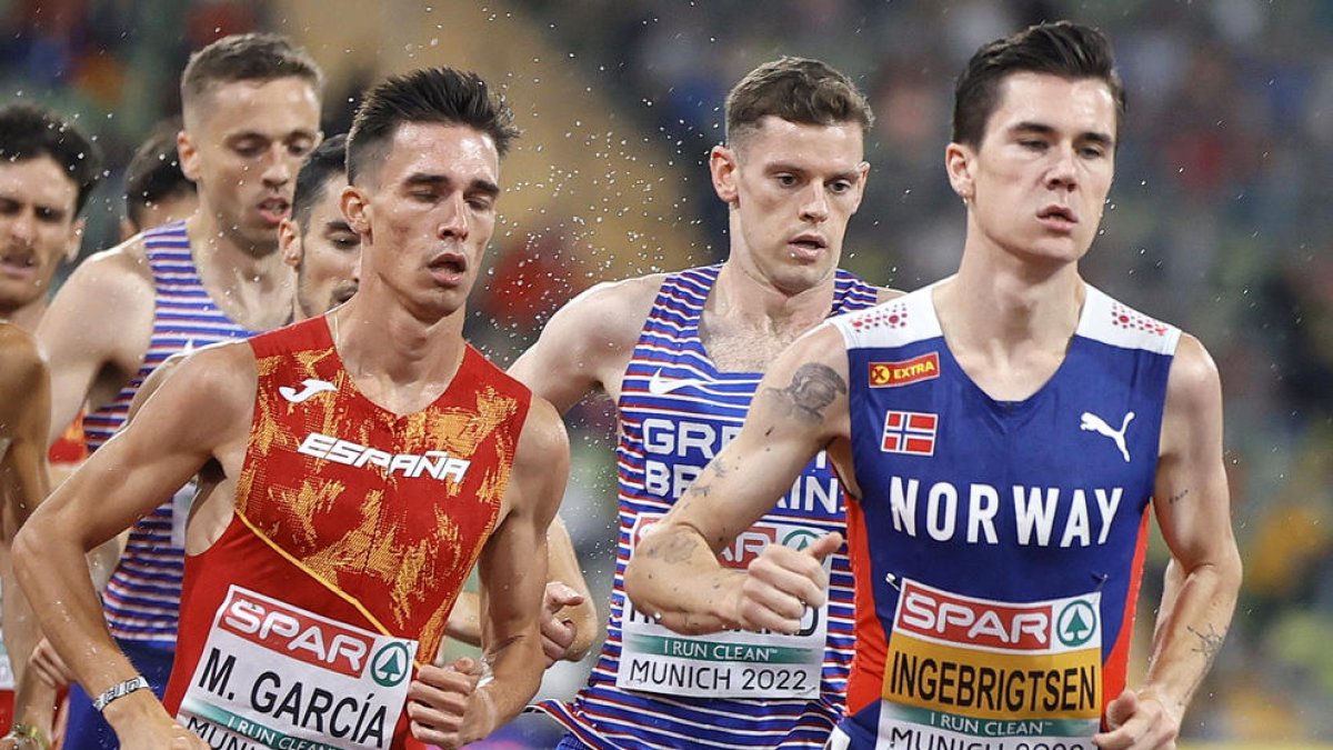 Mario García, al costat del guanyador de la prova, Ingebrigtsen.