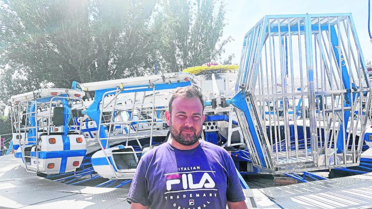 «Lo más difícil es organizarme con la mujer y los hijos», Antonio, de Granollers.