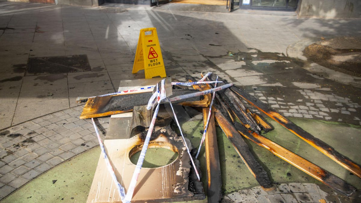 Pequeño incendio en un restaurante de la plaza Ricard Viñes de Lleida