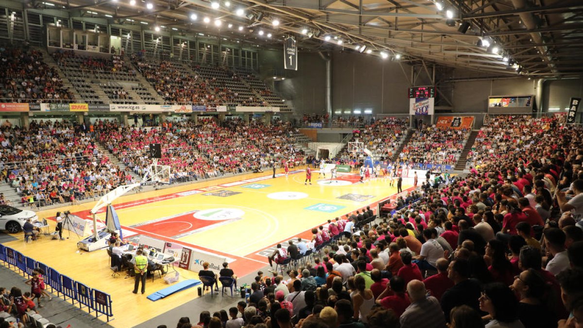El Barris Nord va batre el rècord d’assistència en un partit del Força Lleida i per primera vegada en quinze anys es va obrir la zona de la tribuna alta, més coneguda com a Dragon Khan.