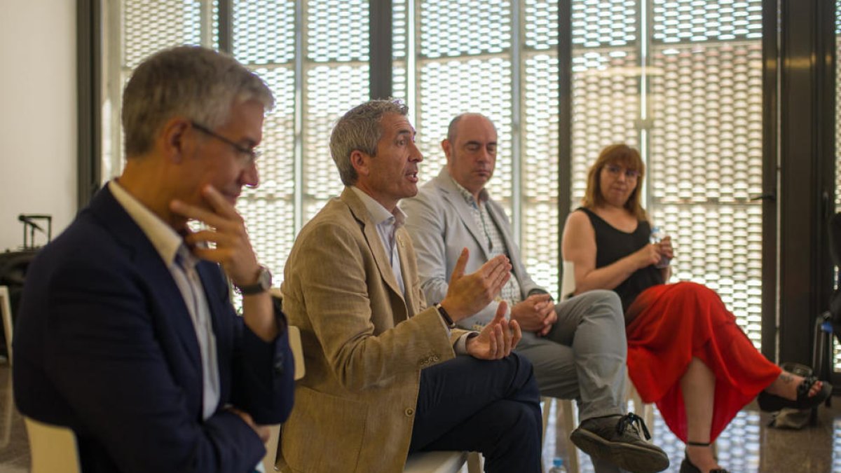 Josep Gonzàlez-Cambray, en la reunió amb els directius de centres educatius de Balaguer.