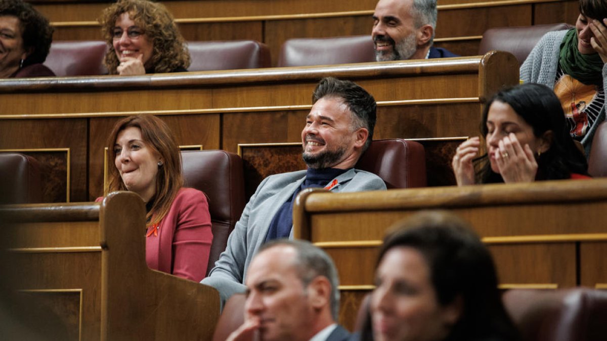 El portaveu d'Esquerra Republicana al Congrés, Gabriel Rufián, al centre de la imatge, durant una sessió.