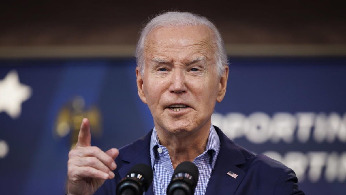 Biden anunciarà l'enviament de bombes de raïm a Ucraïna