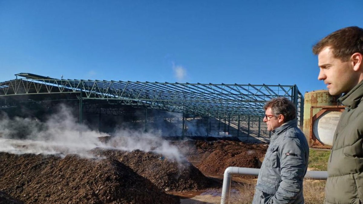 Representantes de la Comarca visitaron la planta.