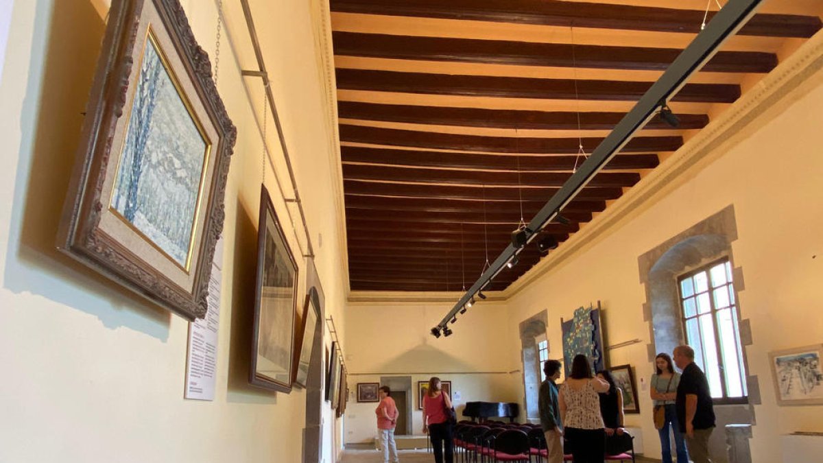 Una de les visites a l’exposició a la Casa Gran del Miracle.