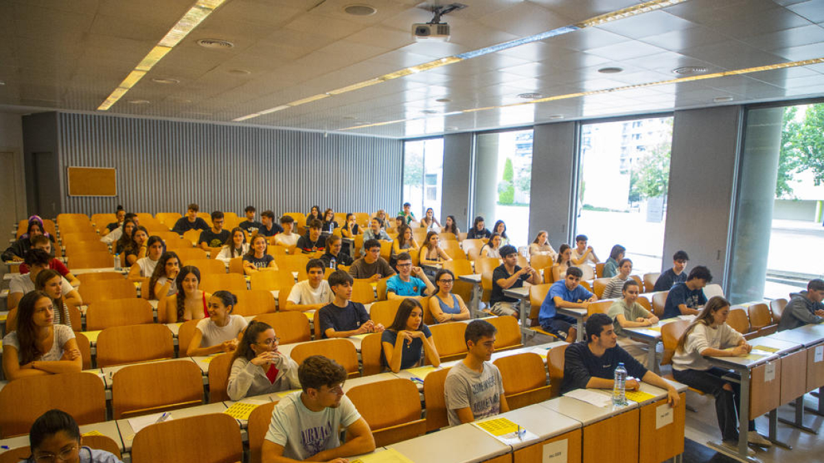 Alumnes fan la selectivitat al Campus de Cappont de la UdL de Lleida. 