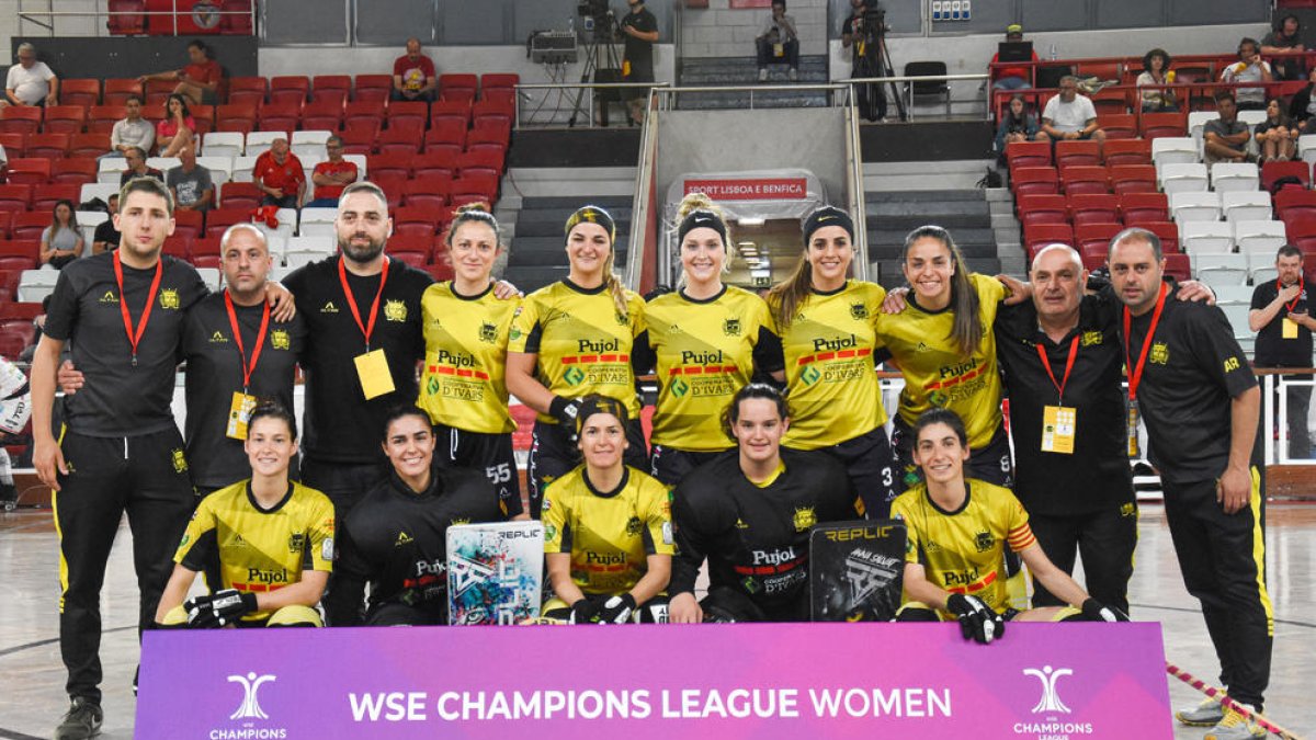Plantilla y cuerpo técnico del Vila-sana, en su histórica participación en la Final Four de Lisboa.
