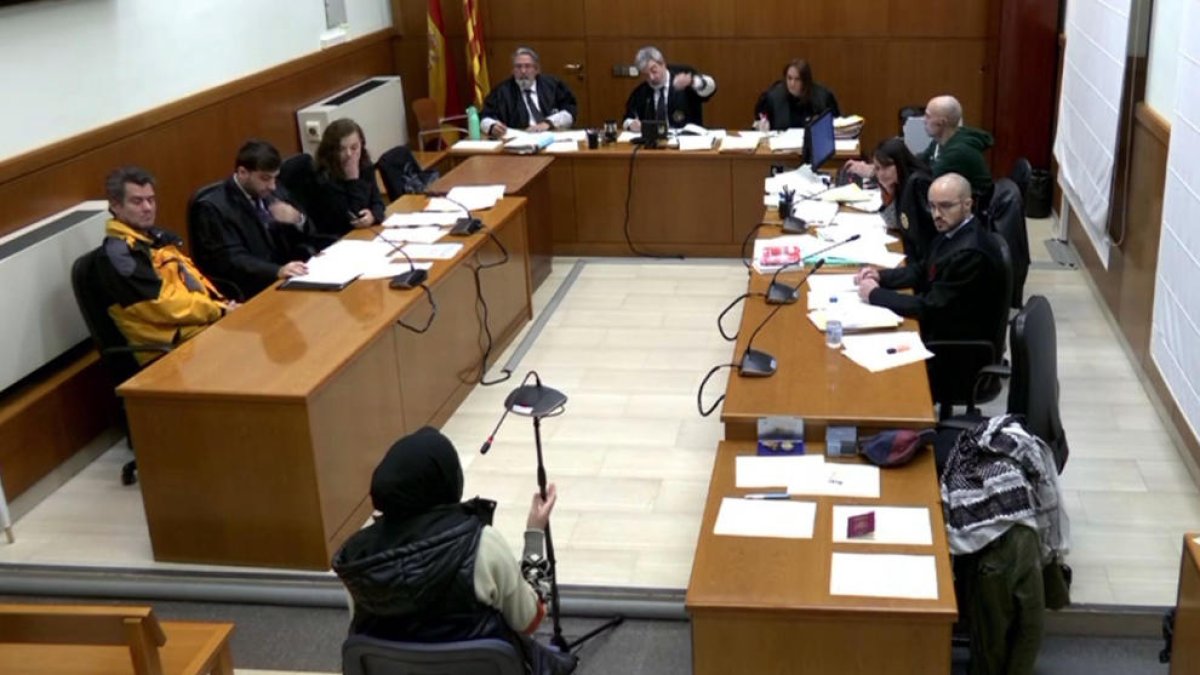 Un conductor de bus de Barcelona se enfrenta a un año y 9 meses de prisión por insultos racistas a una pasajera musulmana