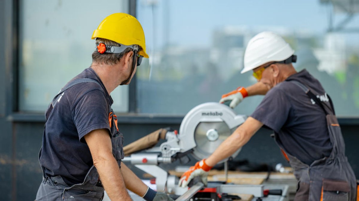 El mercado de trabajo debe afrontar el relevo generacional en las empresas.