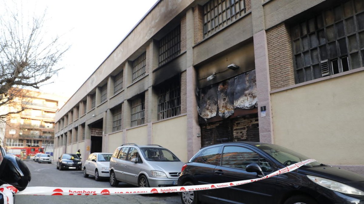 Desperfectes de la nau abandonada al barri de Pardinyes de Lleida
