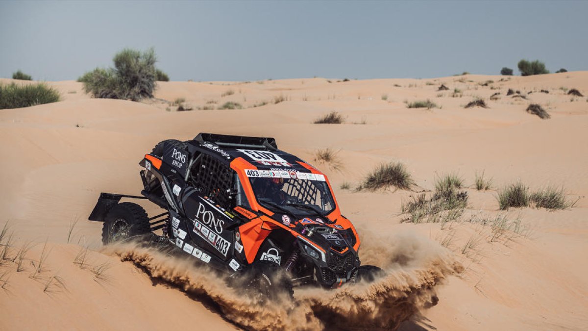 El vehículo de Eduard Pons, en un momento de la competición.