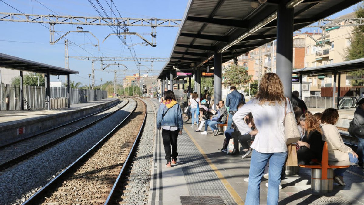 Aragonès visitará hoy la estación de Gavà, que sufrió un incendio el miércoles.