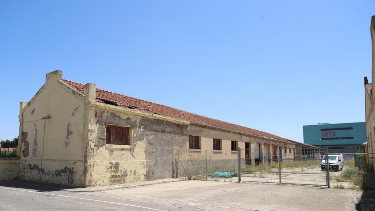 L’estat actual de l’edifici i la recreació de la rehabilitació.