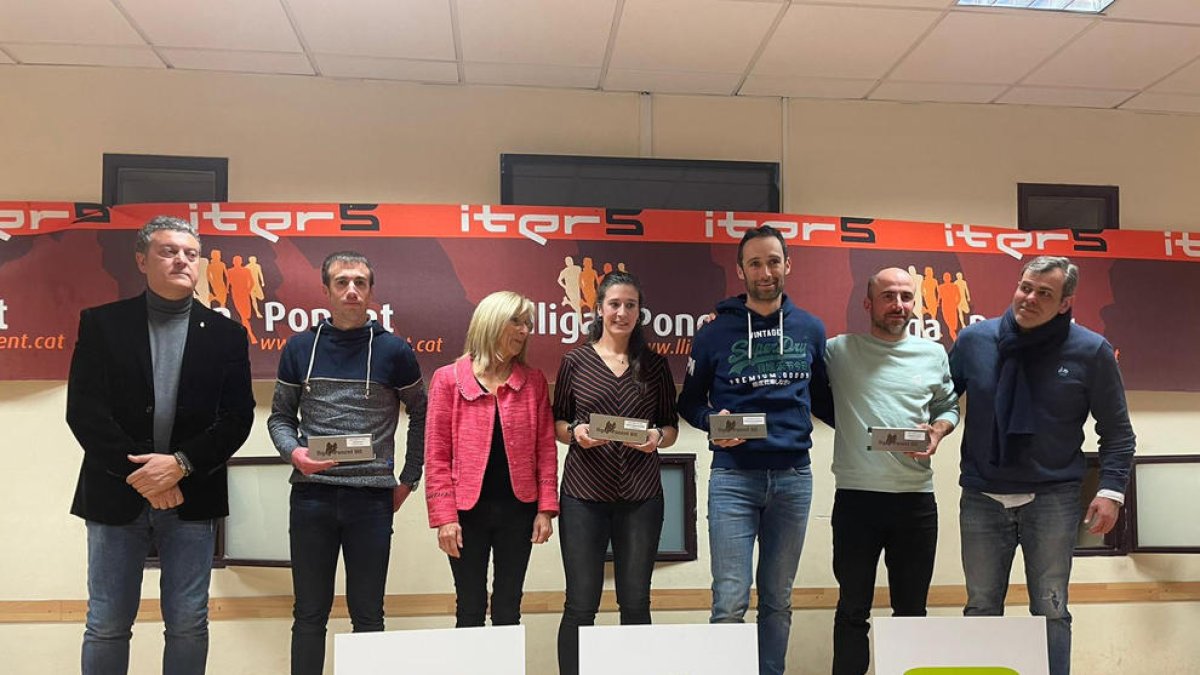 La Lliga Ponent entregó más de 60 trofeos a los mejores atletas.