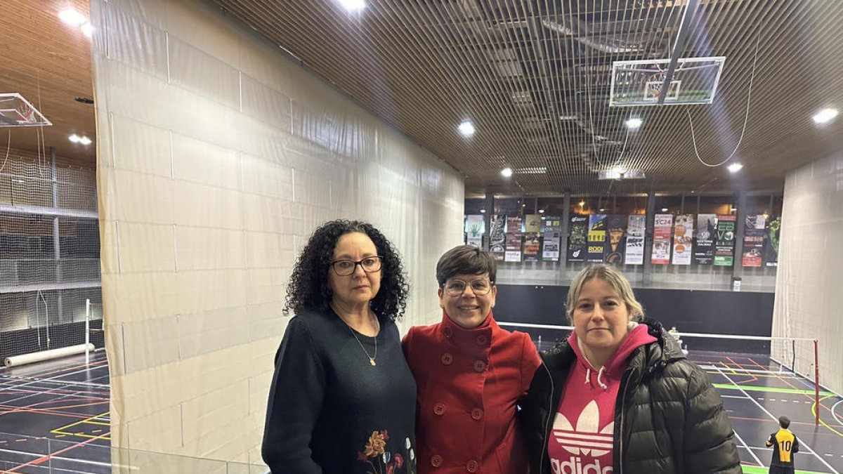 Vanesa Ortega (centre), amb Marta Farran i Paquita Toribio.