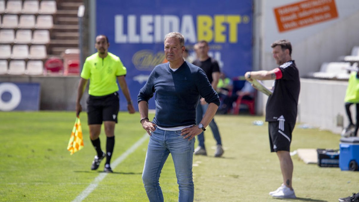 Ángel Viadero, durante el último partido en el Camp d’Esports ante el Prat.
