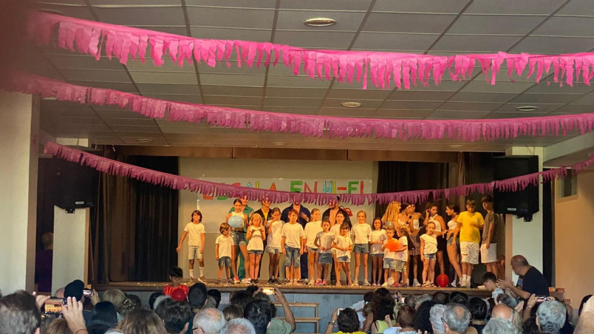 Àger va celebrar una escala en hi-fi amb actuacions de veïns en el marc de la festa major.