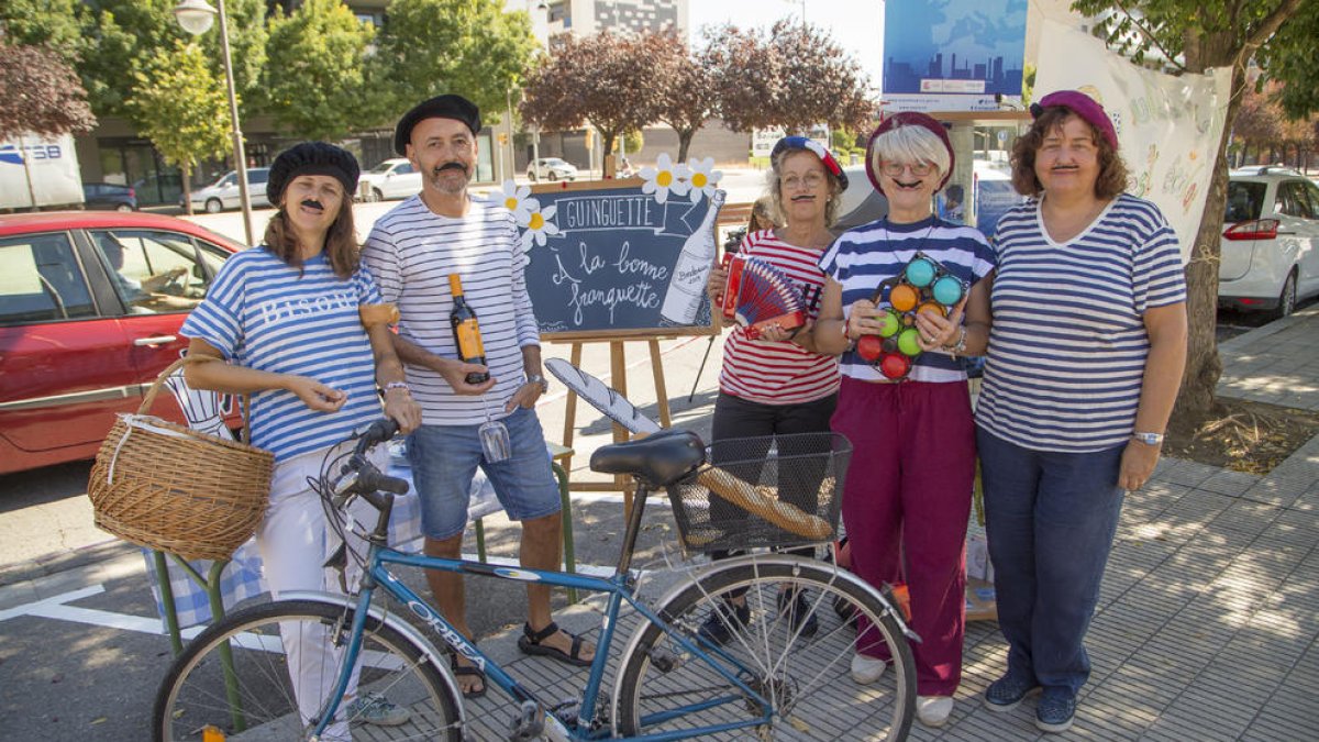 La EOI llevó a cabo ayer varias actividades ante su sede.