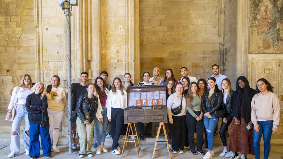 Estudiantes de Historia y Turismo de la UdL que participaron ayer en el ‘escape room’ en la Seu Vella.