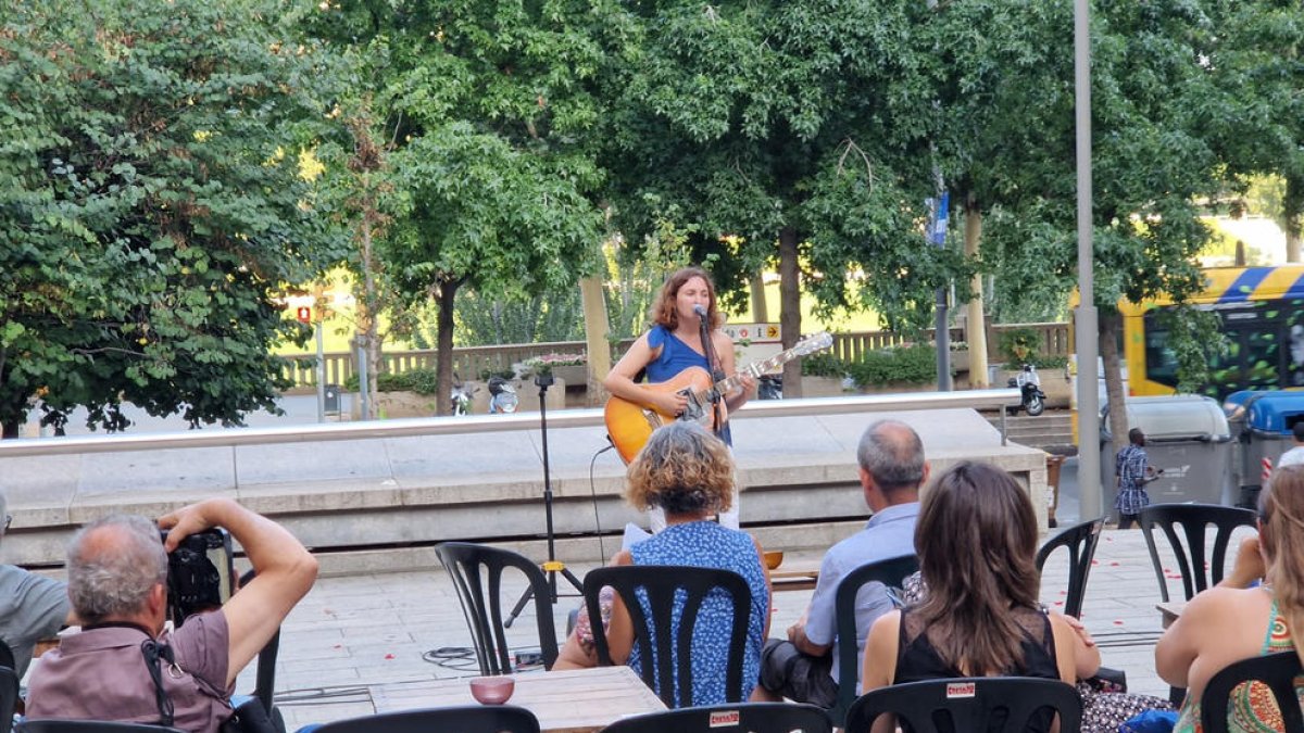 La música de Olga Zoet amenizó ayer la última jornada del Cinemon.