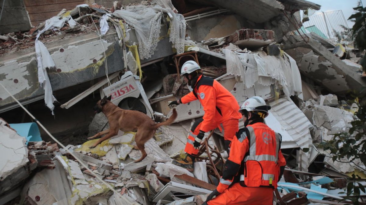 Equipos de rescate en Turquía.