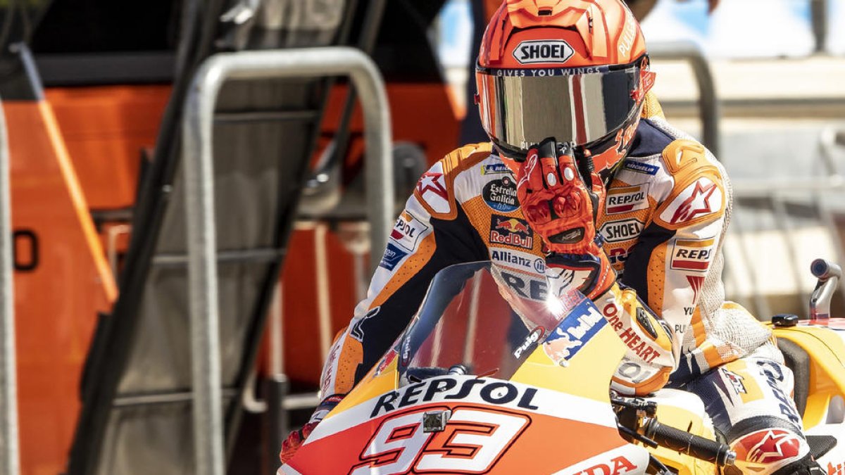 Marc Márquez volvió ayer al Mundial participando en los primeros entrenamientos libres de Aragón.