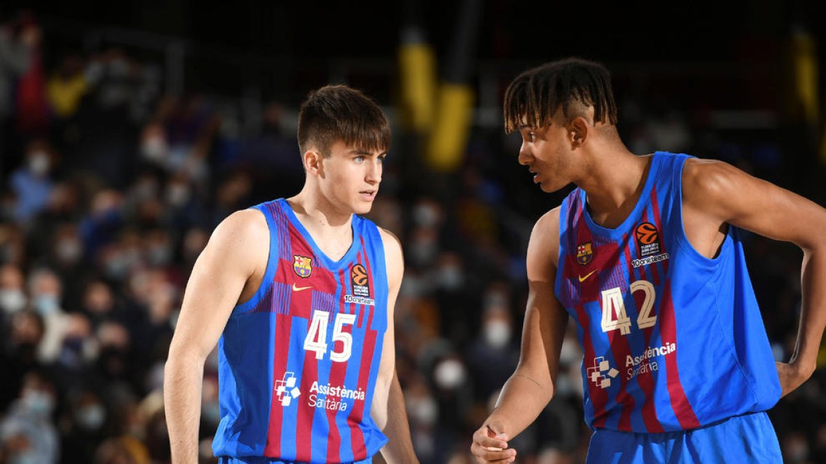 Rafa Villar, amb un altre del planter blaugrana, Michael Caicedo.
