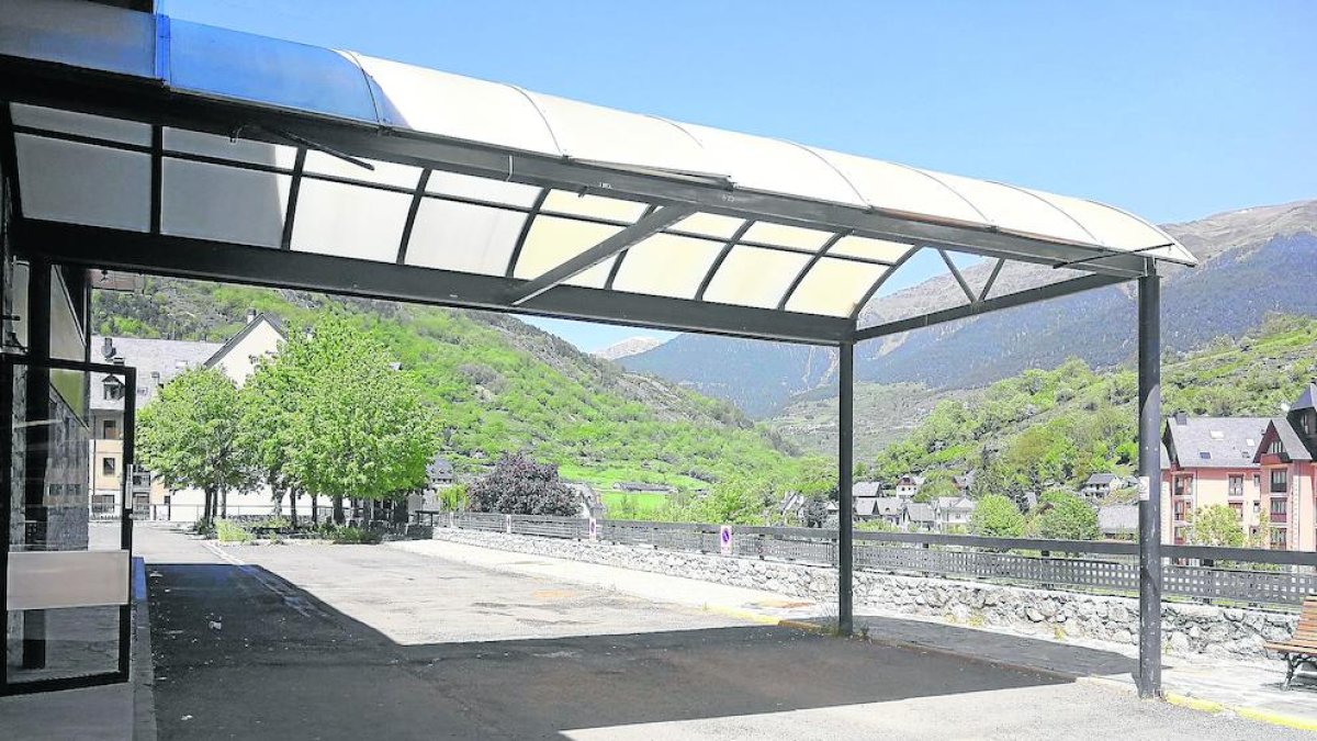 Imatge de la marquesina que dona accés a la zona d’Urgències.