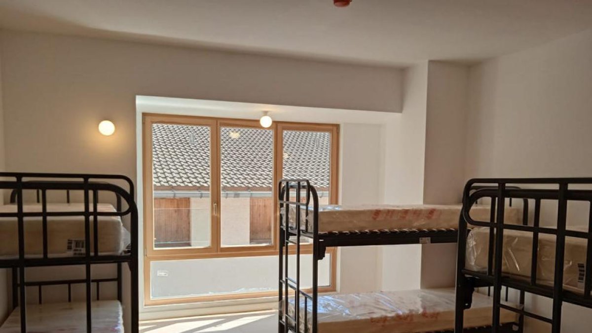 Una de las habitaciones múltiples del nuevo albergue.