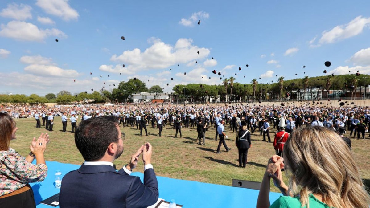 Entrega de diplomes als nous agents de Mossos i policies locals