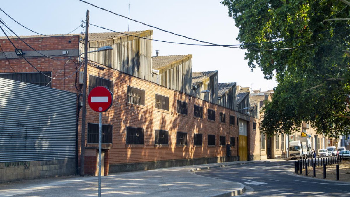 Una zona a transformar - El sector de las actuales cocheras de autobuses y su entorno ha quedado un tanto al margen de la expansión urbanística que ha vivido Cappont en las últimas décadas. La propuesta de modificación del Plan General apues ...