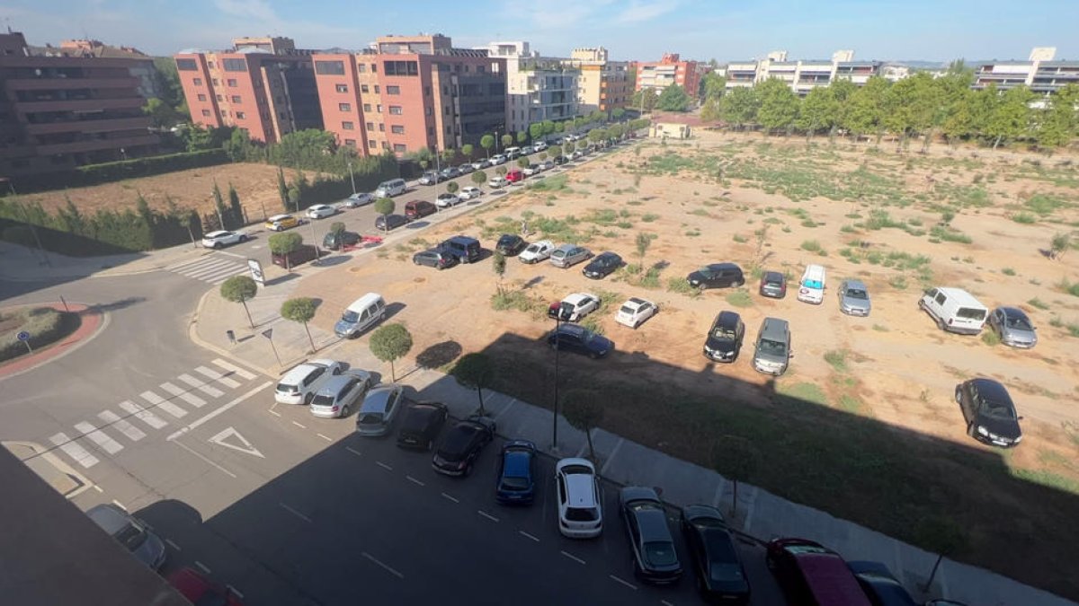 Cotxes aparcats dijous.