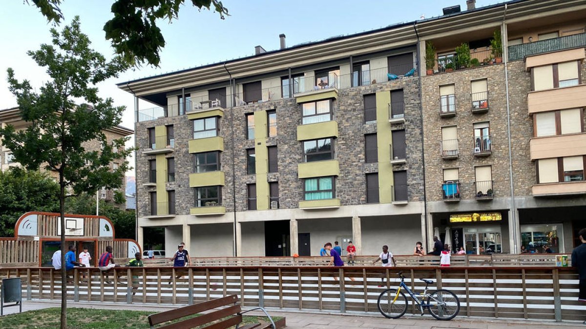 La pista polideportiva de la plaza Joan Sansa de La Seu d’Urgell.