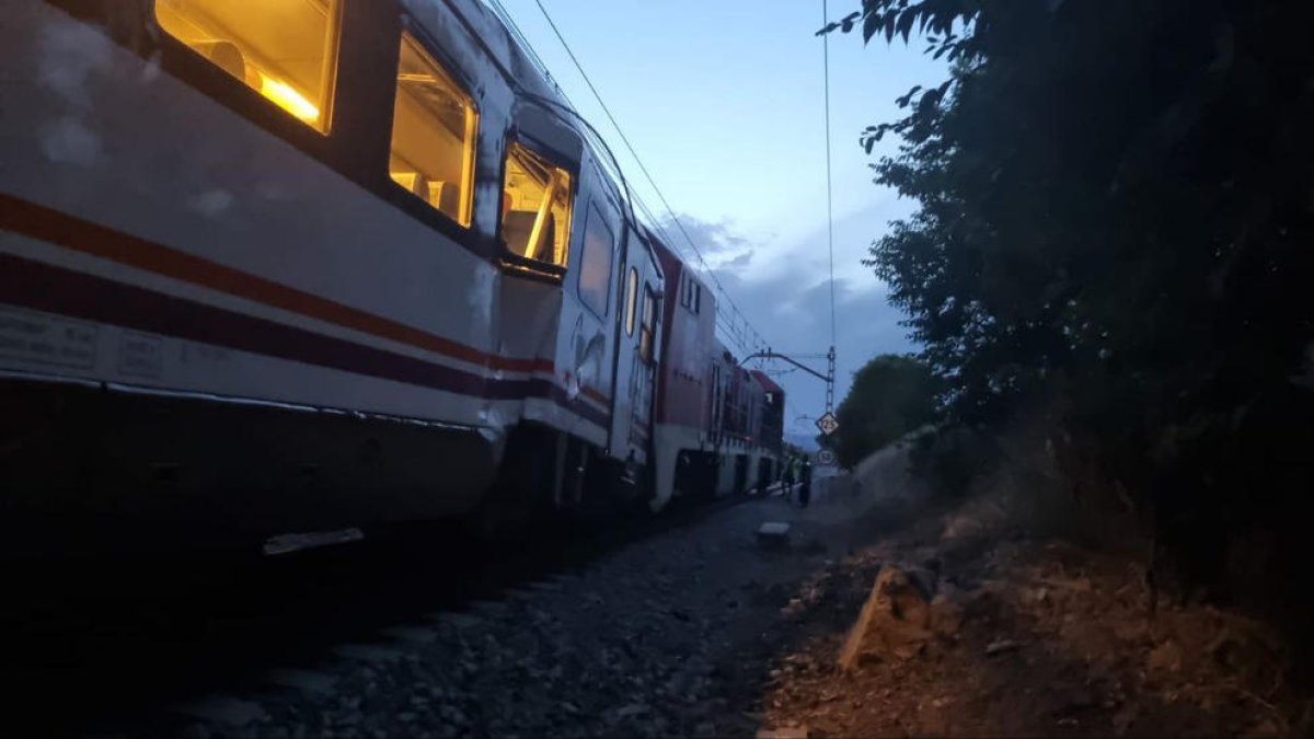 Vista del tren regional implicado ayer en la colisión en Vila-seca.