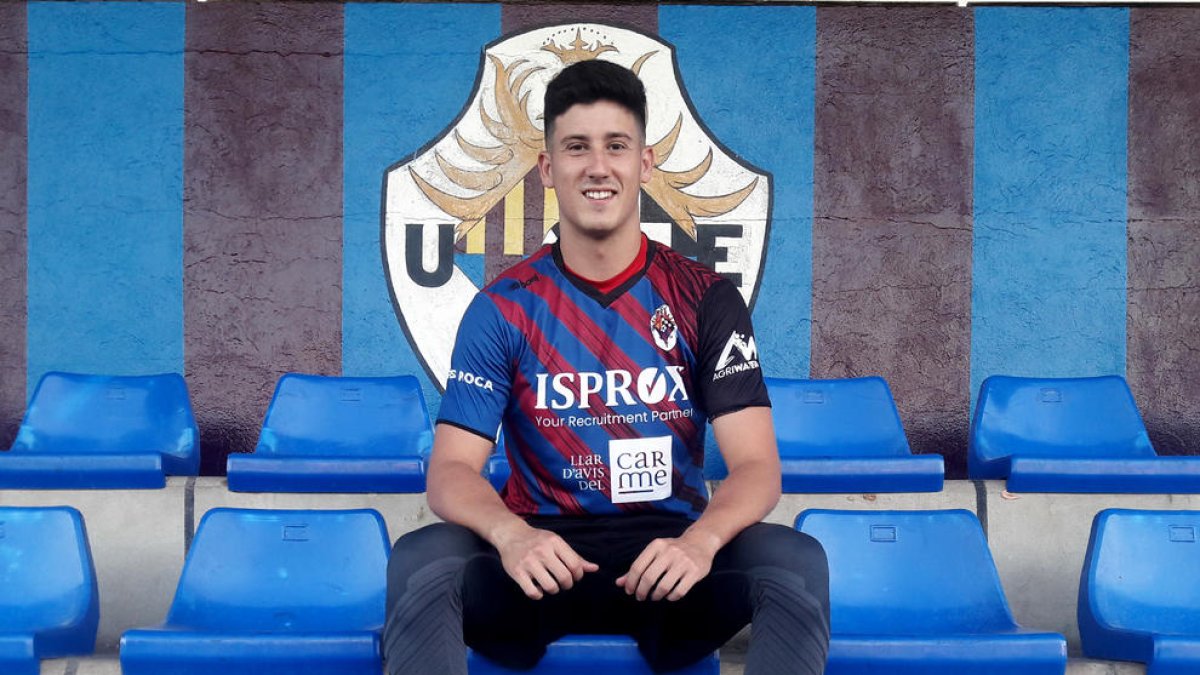 Nuevo portero para el Tàrrega  -  La UE Tàrrega ha incorporado a un nuevo portero antes del debut del equipo en la Copa Lleida. Se trata de Amaro Navarrete, guardameta tarraconense de 21 años que llega al club del Urgell procedente del Balaguer.