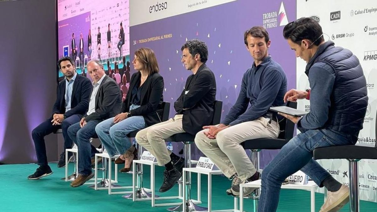 Els participants a la taula rodona sobre intel·ligència artificial.