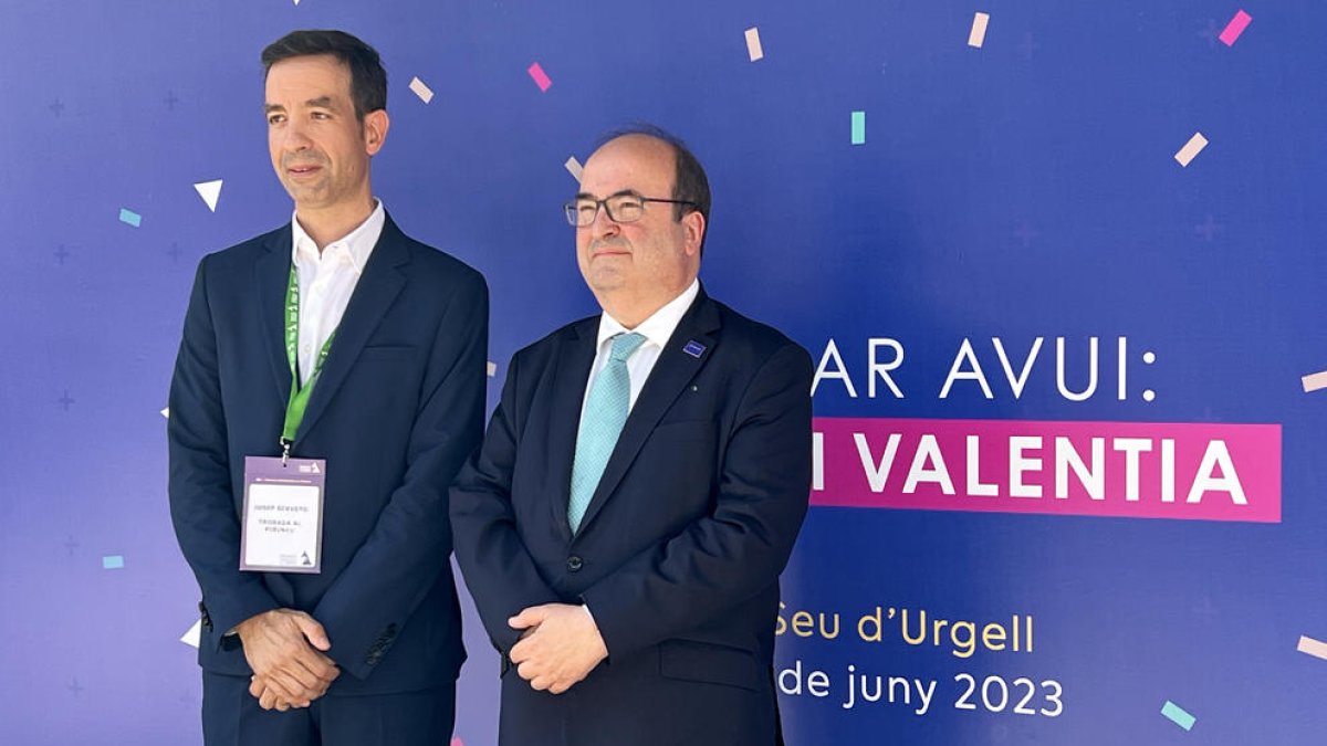 El ministro de Cultura y Deporte, Miquel Iceta, y el presidente de la Trobada Empresarial al Pirineu, Josep Serveto.