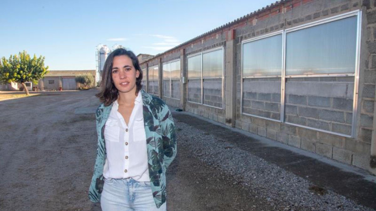 “M’he sentit discriminada però no s’ha de tirar la tovallola” - “De vegades em sento discriminada quan venen a carregar animals, els camioners no em tenen gaire respecte i necessito que vingui el meu germà o el meu pare, però no s’ha ...