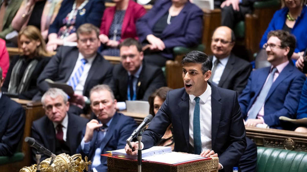 El primer ministro Rishi Sunak defendió su plan en los Comunes.