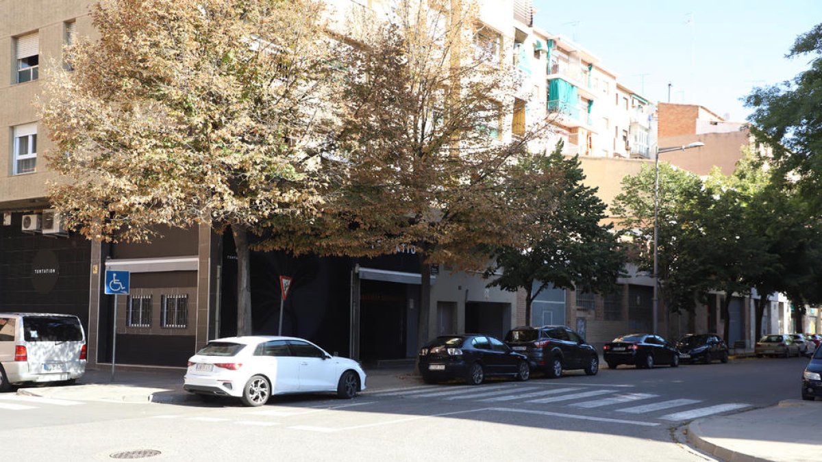 El bar está ubicado en la esquina de las calles Esperança González y Marqués de Leganés.