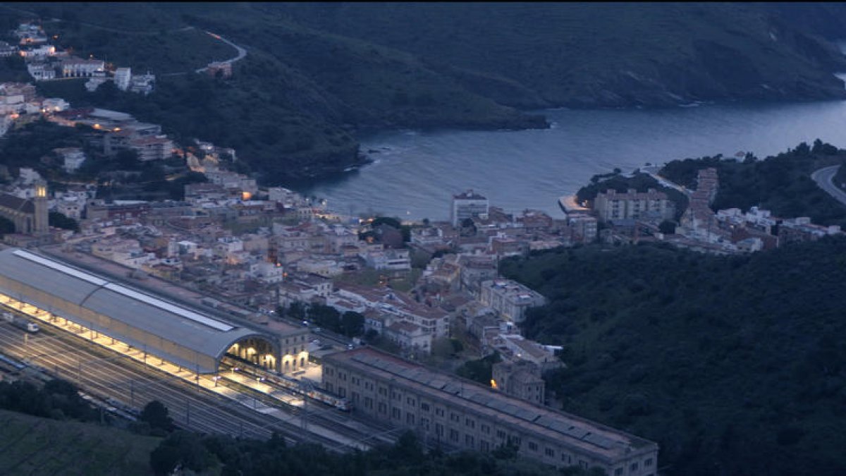 Vista de Portbou, lloc on van trobar la jove morta.