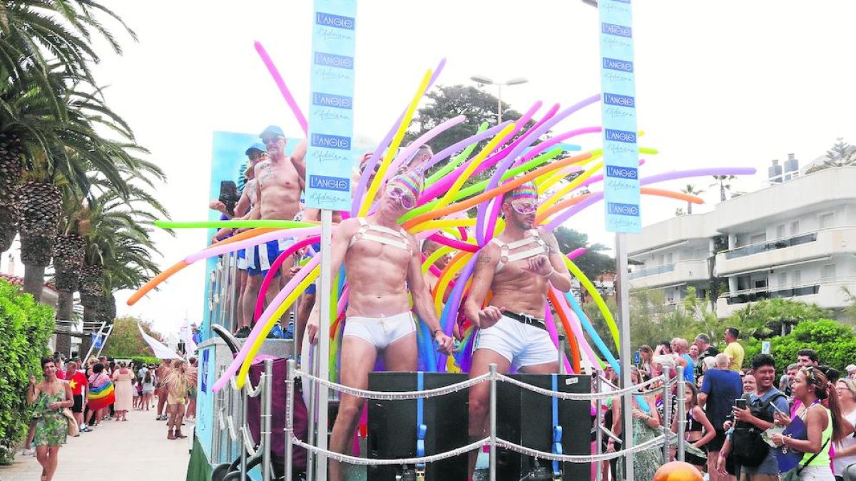 Una de les vint carrosses que van participar ahir en la desfilada.