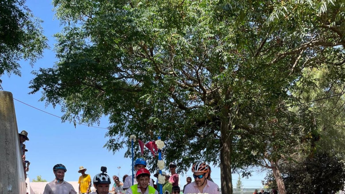 Una de les andròmines que van participar ahir en la primera Cursa de Trastos al Camí de Montcada.