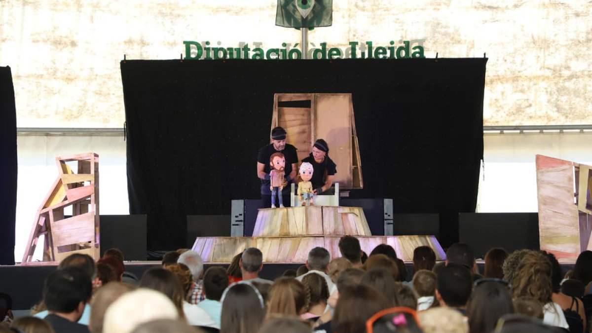 El espectáculo ‘La llàntia meravellosa’ de Festuc Teatre abrió ayer el festival de Sunyer.