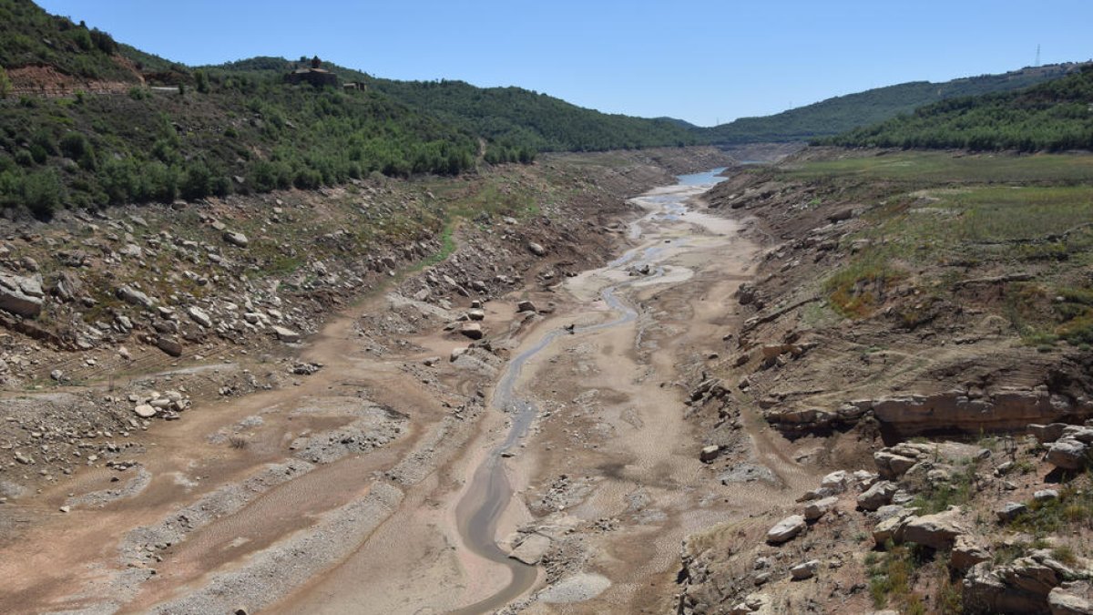 La cua del pantà de Rialb des del pont al riu Rialb el mes d’agost passat.