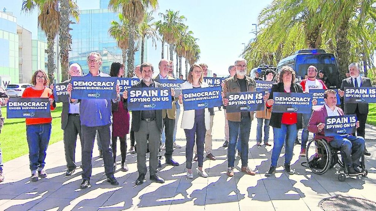 '30 minuts' indaga el espionaje en 'Pegasus, l'espia a la butxaca'